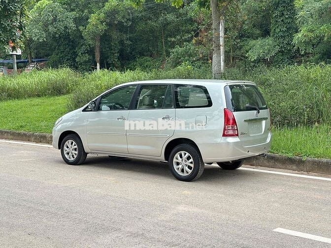 Toyota innova G xịn 8 chỗ xe gia đình 1 chủ từ mới