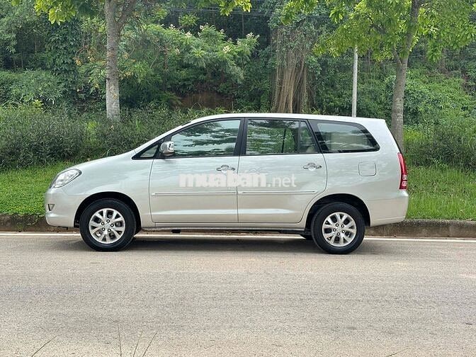 Toyota innova G xịn 8 chỗ xe gia đình 1 chủ từ mới