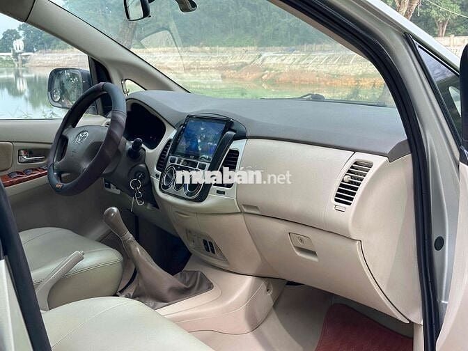 Toyota innova G xịn 8 chỗ xe gia đình 1 chủ từ mới