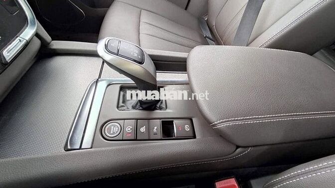 VinFast Lux SA Plus 2.0 2021 Đen 18.000 km