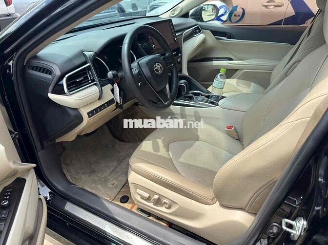 Toyota Camry 2.5 Q Đen 30.000 km