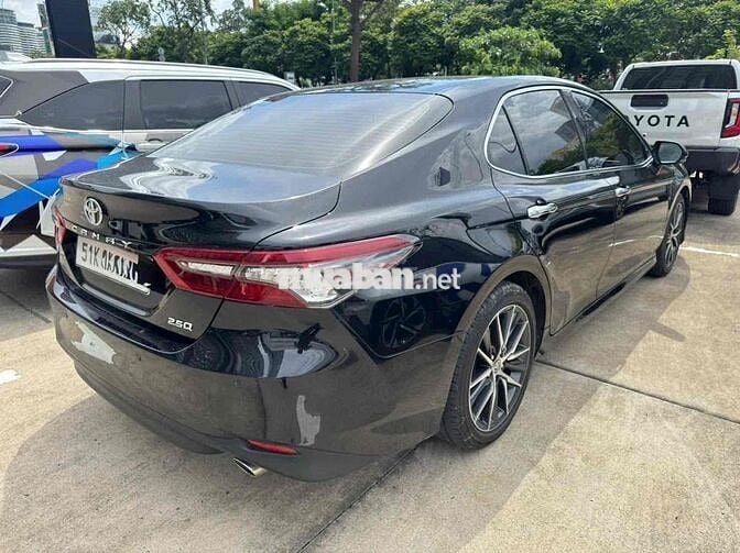 Toyota Camry 2.5 Q Đen 30.000 km