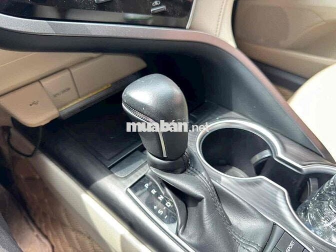 Toyota Camry 2.5 Q Đen 30.000 km