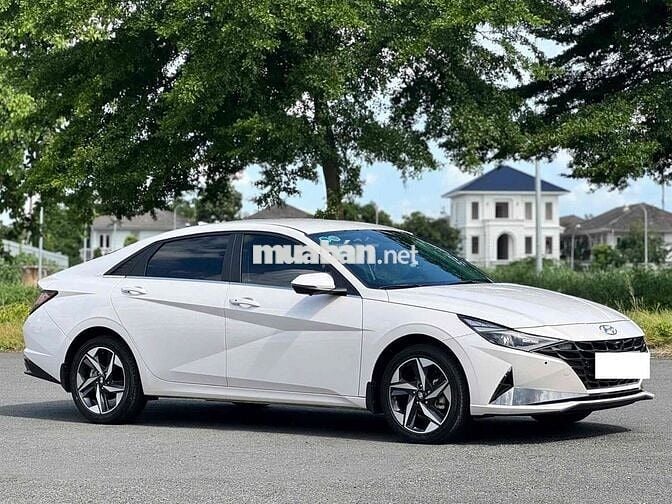 Hyundai Elantra 2024 2.0 Cao Cấp Trắng