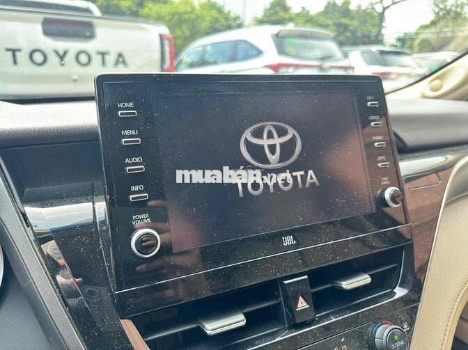 Toyota Camry 2.5 Q Đen 30.000 km