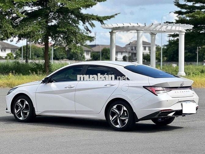 Hyundai Elantra 2024 2.0 Cao Cấp Trắng