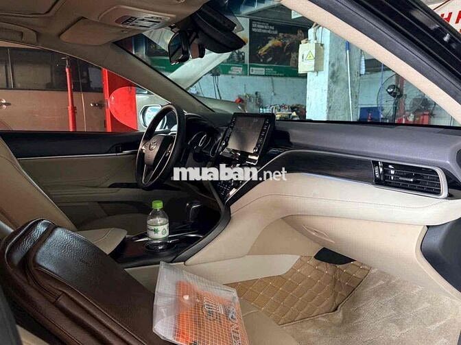 Toyota Camry 2.5 Q Đen 30.000 km