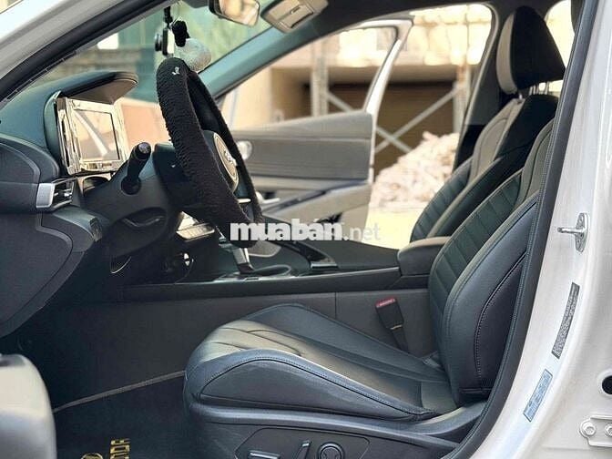 Hyundai Elantra 2024 2.0 Cao Cấp Trắng