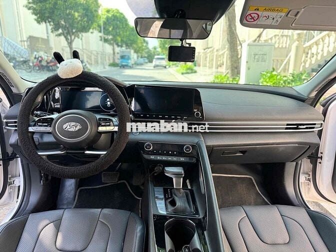 Hyundai Elantra 2024 2.0 Cao Cấp Trắng