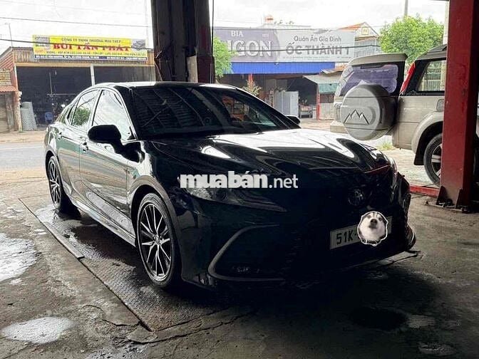 Toyota Camry 2.5 Q Đen 30.000 km