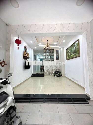 NHÀ TRỆT 2 LẦU TUM ĐỐI DIỆN VẠN PHÚC