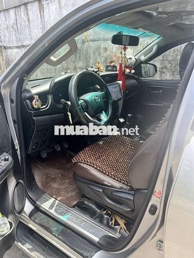 Toyota Fortuner 2019 Máy dầu Số sàn Bạc