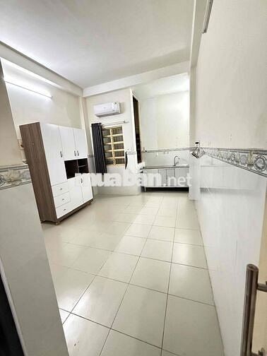 CHDV bình dân, gần sân bay và Etown Cộng Hoà.