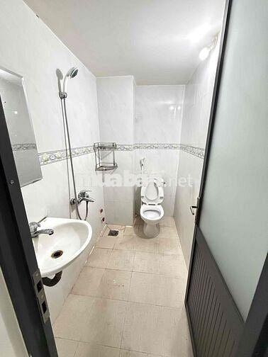 CHDV bình dân, gần sân bay và Etown Cộng Hoà.