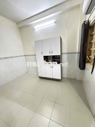 CHDV bình dân, gần sân bay và Etown Cộng Hoà.