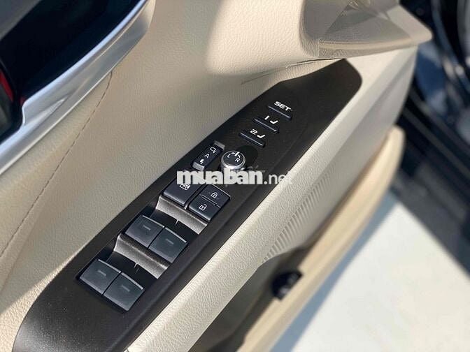 Toyota Camry 2.5Q 2022 Đen 29.000km
