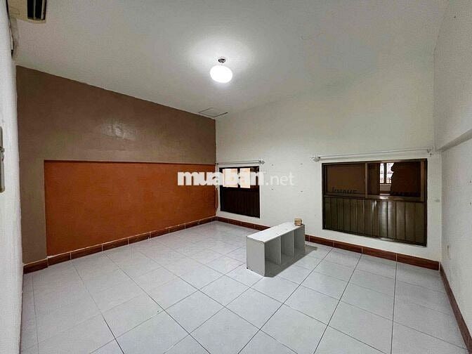 Cho Thuê Chung Cư 5PN -3WC Kinh Doanh Tự Do 120m2 Ngay Cầu Ông Lãnh Q1