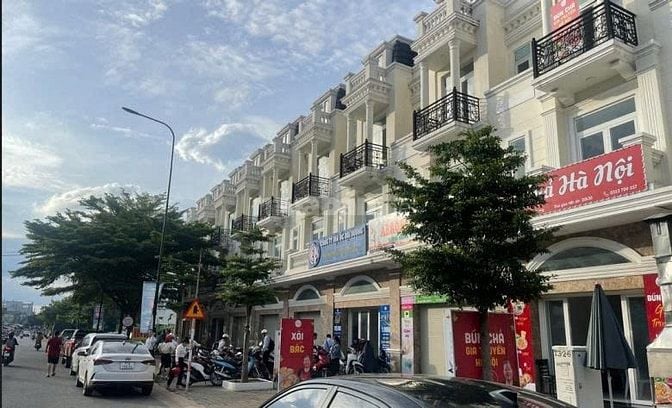 Chính chủ cho thuê mặt bằng Dĩ An, mặt tiền đường 25m, 3 tầng 245 m2, 