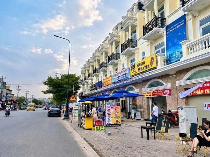 Chính chủ cho thuê mặt bằng Dĩ An, mặt tiền đường 25m, 3 tầng 245 m2, 