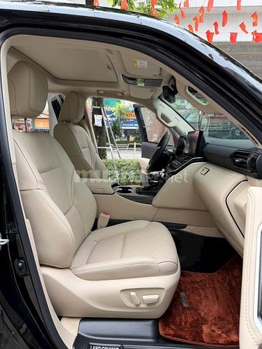 Land Cruiser LC300 sản xuất 2026 siêu lướt.