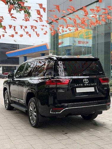 Land Cruiser LC300 sản xuất 2026 siêu lướt.