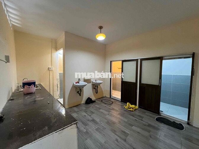 Cho Thuê Chung Cư 5PN -3WC Kinh Doanh Tự Do 120m2 Ngay Cầu Ông Lãnh Q1