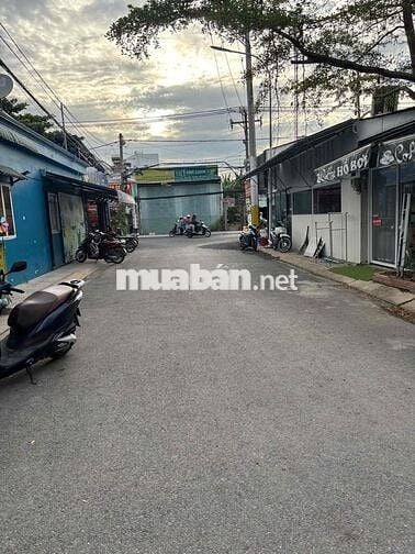Nhà cho thuê 5tr gần mặt tiền hẻm đường lvl cao ráo