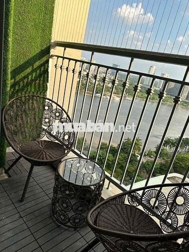 Cho thuê căn 2 phòng ngủ, toà Cemtral 1. Ở Vinhome Tân Cảng