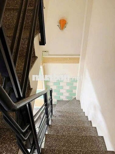 nhà nc mới đẹp 2 lầu 2pn 2vs Huỳnh Văn bánh p11 Phú nhuận