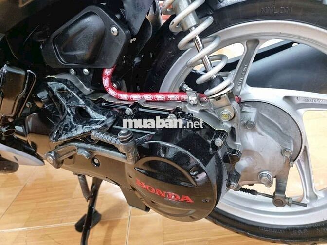 Honda Click Bạc Xăng