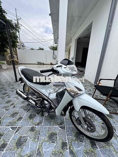 Honda Future Neo Trắng Xăng