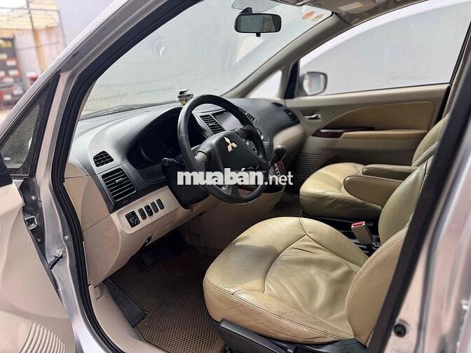 Mitsubishi Grandis 2008 Bạc 8 vạn km