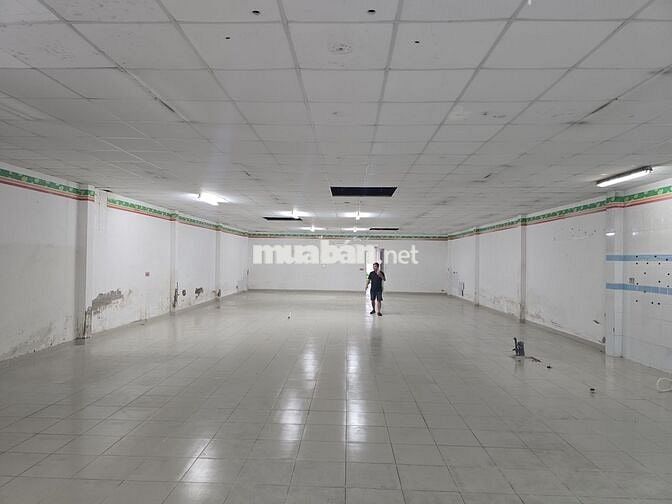 KHO,XƯỞNG 10X40M, Đ XE LỚN LÊ TRỌNG TẤN 