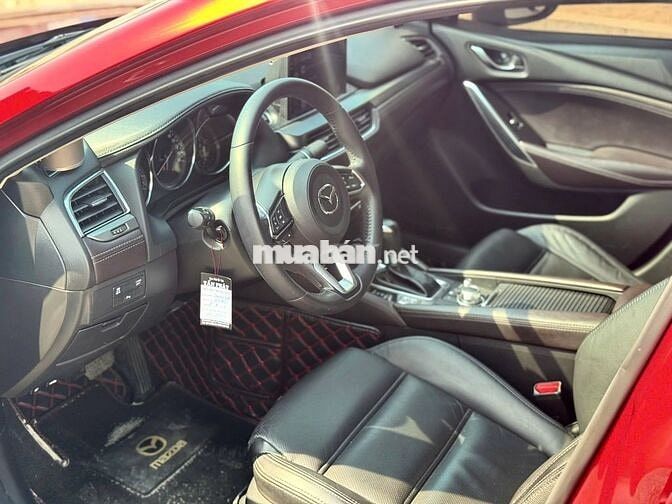 Mazda 6 model 2020 màu đỏ