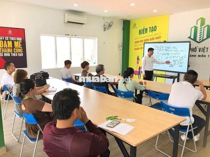 NHÀ PHỐ VIỆT NAM TÌM KIẾM NHÂN VIÊN KINH DOANH BĐS
