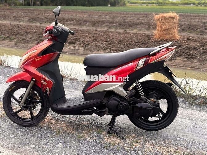 Yamaha Luvias 2023 màu Đỏ
