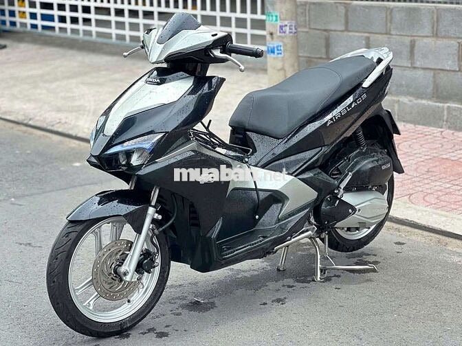 Honda Air Blade Tiết kiệm xăng Đen bạc Còn mới