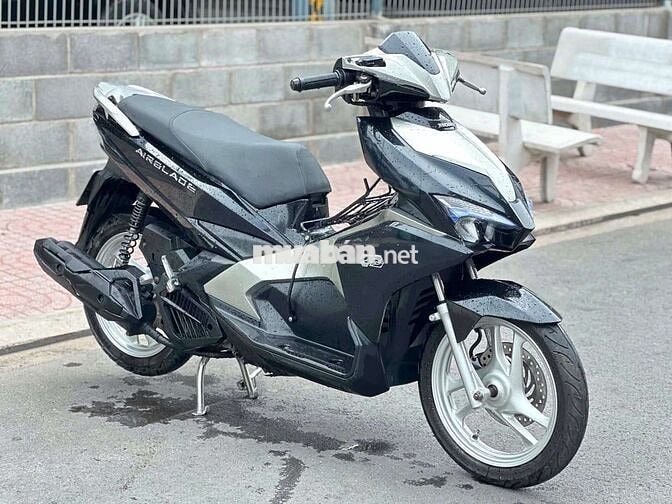 Honda Air Blade Tiết kiệm xăng Đen bạc Còn mới