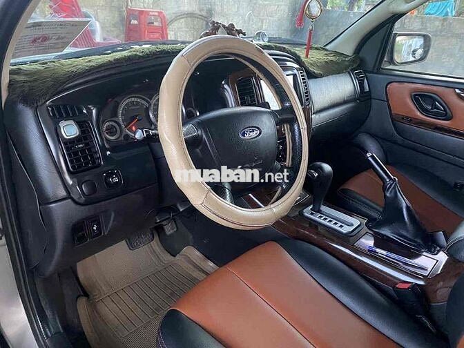 Ford Escape XLS Xám 5 chỗ xăng