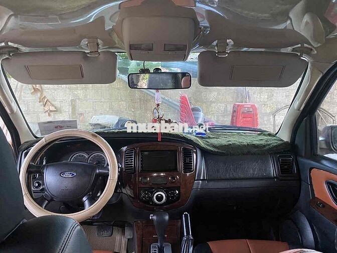 Ford Escape XLS Xám 5 chỗ xăng