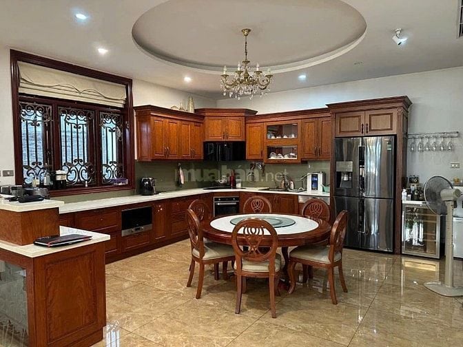 Bán Toà Nhà Lo Góc 7 Tầng Mặt Phố Và Hồ Hoàng Cầu 109m2 MT6 giá 109,9t