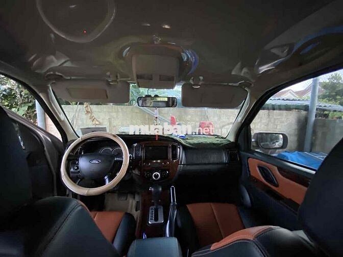 Ford Escape XLS Xám 5 chỗ xăng
