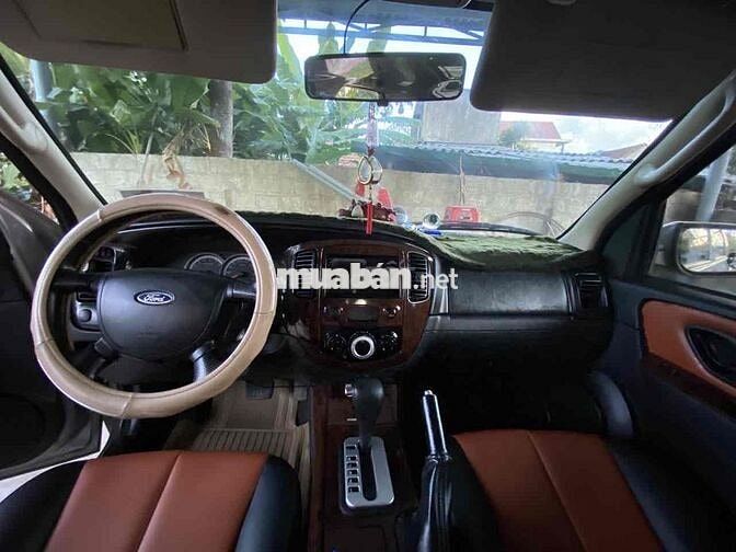 Ford Escape XLS Xám 5 chỗ xăng
