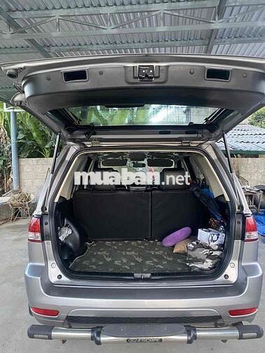 Ford Escape XLS Xám 5 chỗ xăng