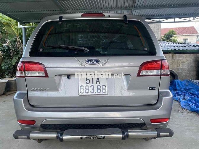 Ford Escape XLS Xám 5 chỗ xăng