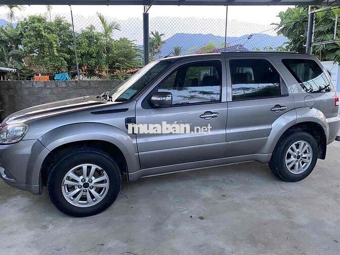 Ford Escape XLS Xám 5 chỗ xăng