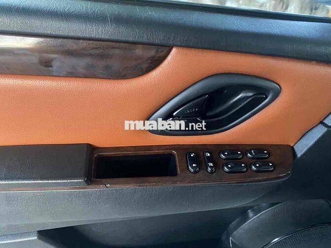 Ford Escape XLS Xám 5 chỗ xăng