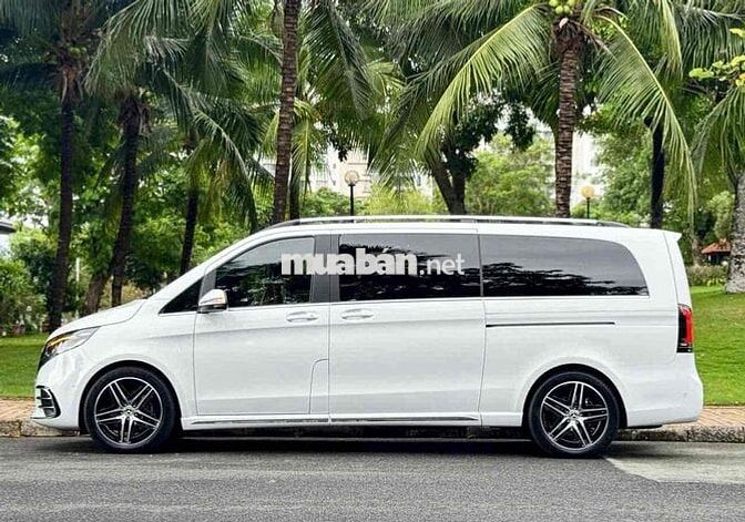 Mercedes-Benz V300 AMG 2026 8.00km Trắng