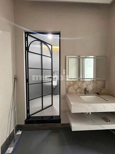 Cho thuê biệt thự Thảo Điền, 3 tầng, 421m2, 5PN, hồ bơi + sân vườn đẹp