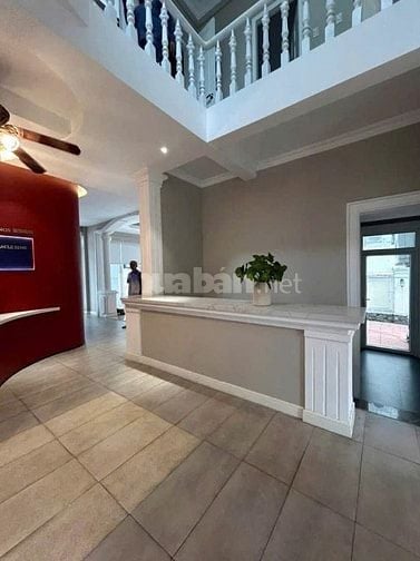 Cho thuê biệt thự Thảo Điền, 3 tầng, 421m2, 5PN, hồ bơi + sân vườn đẹp